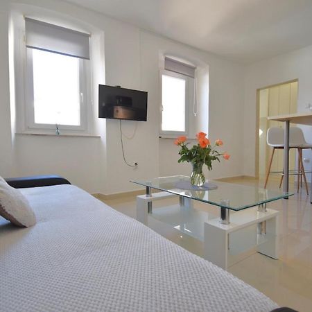 City Centre Apartment With Terrace 2 普拉 外观 照片