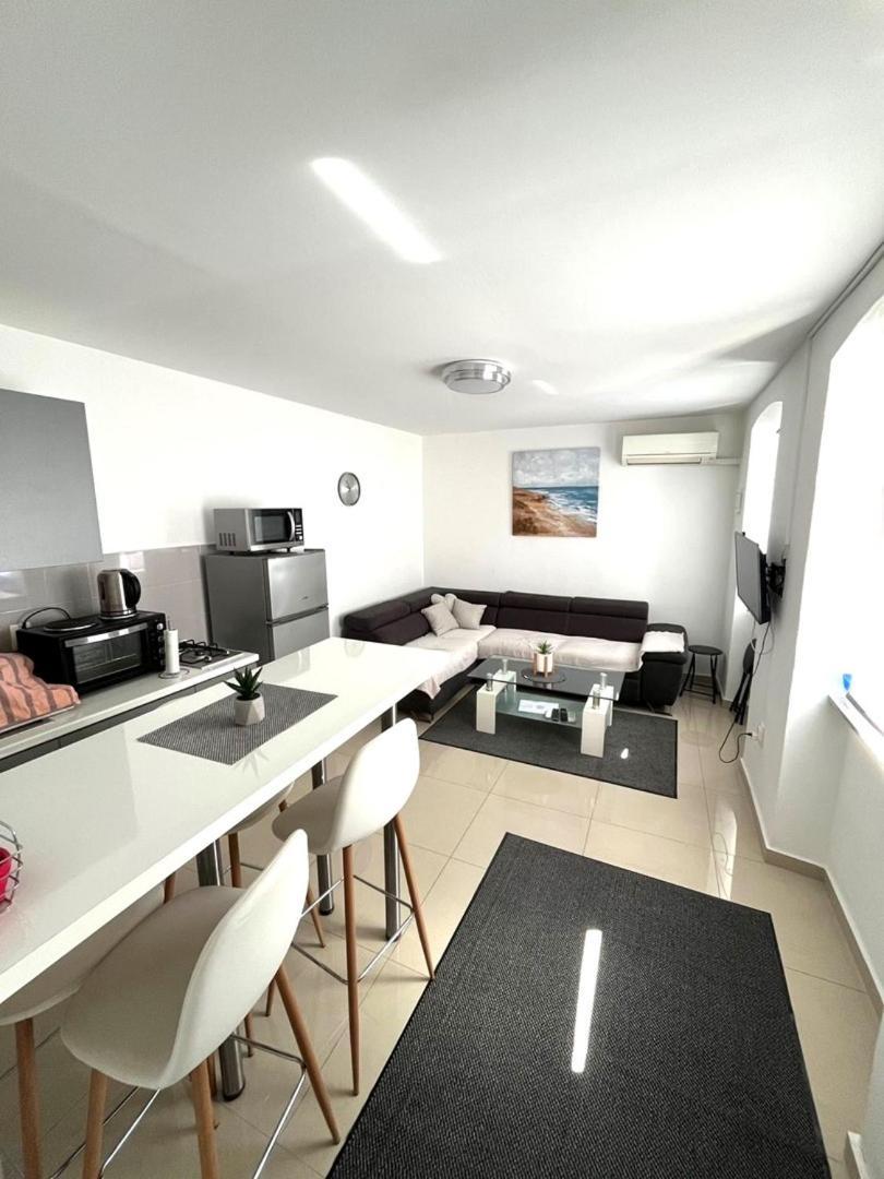 City Centre Apartment With Terrace 2 普拉 外观 照片